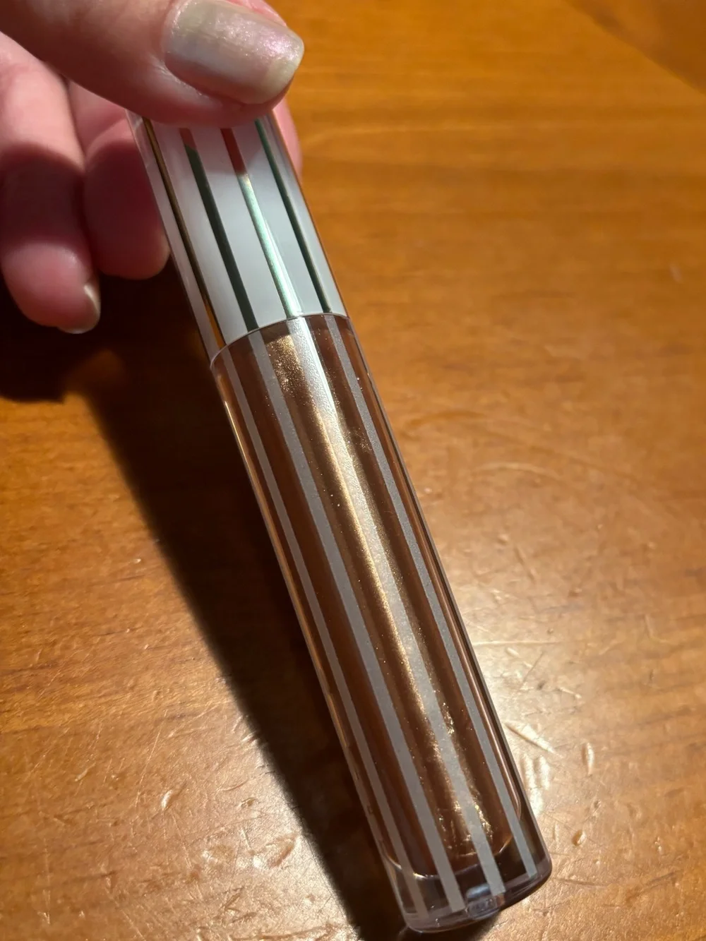 MAC Accolade Lipglass Air Non-Sticky Lipgloss